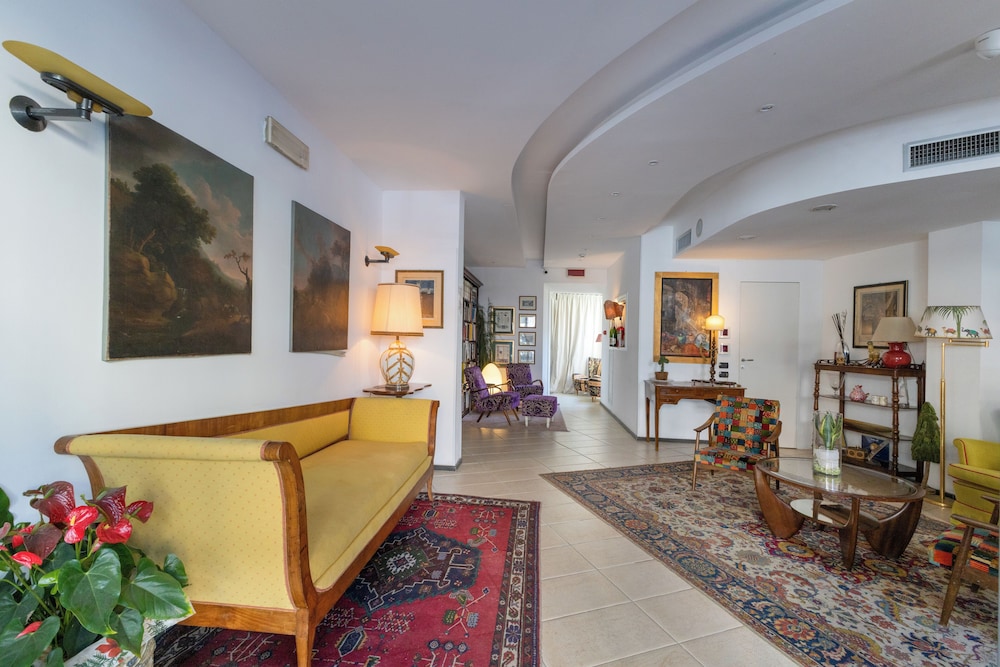 

Napoli - Lucca - Hotel Bernardino