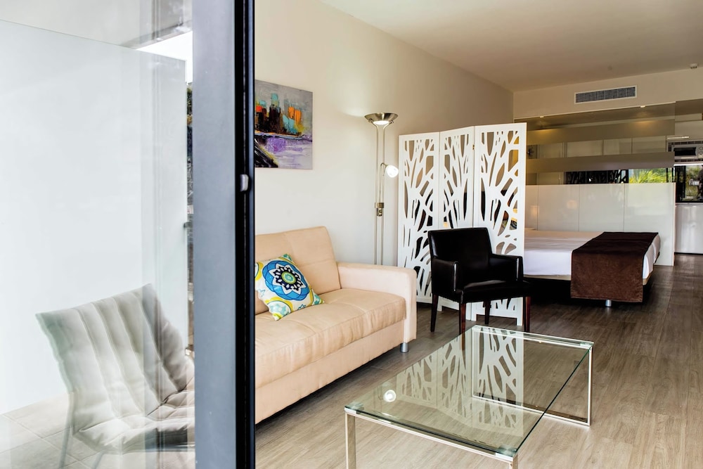 

Genova - Malaga - BLUESEA Dimona Suites