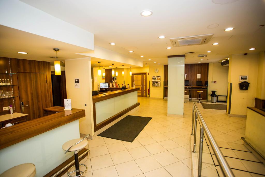 

Brindisi - Vienna - Hotel Geblergasse