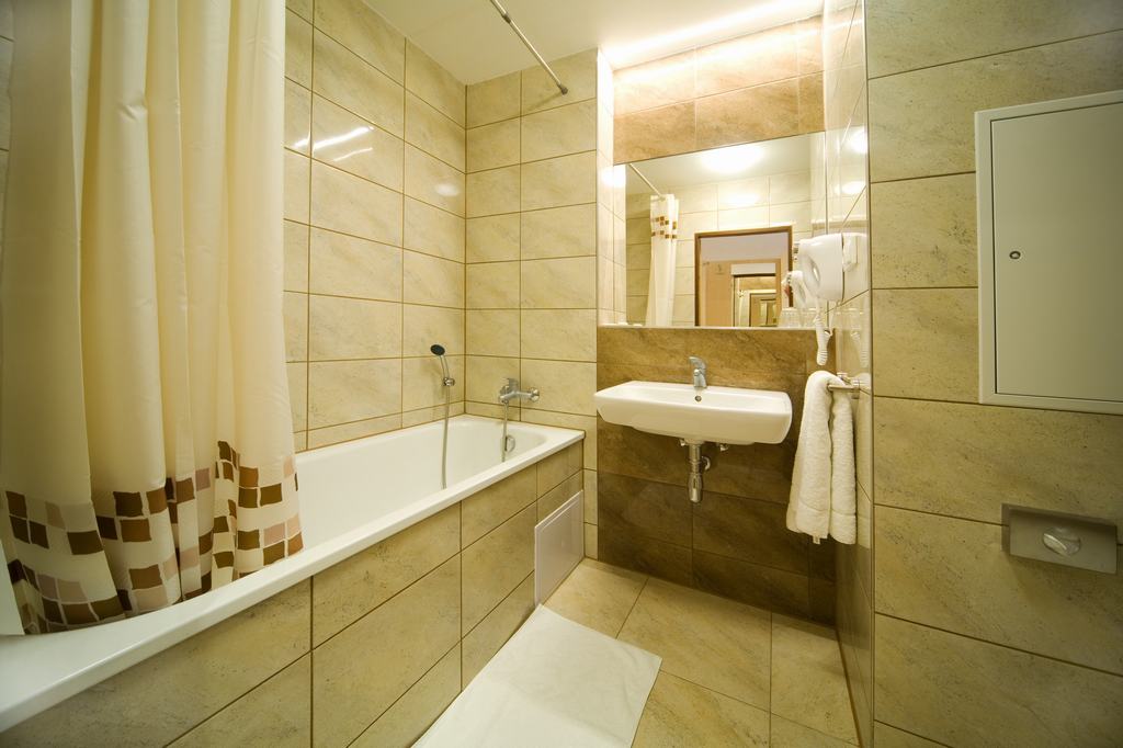

Pisa - Praga, Aeroporto Václav Havel - Hotel Krystal