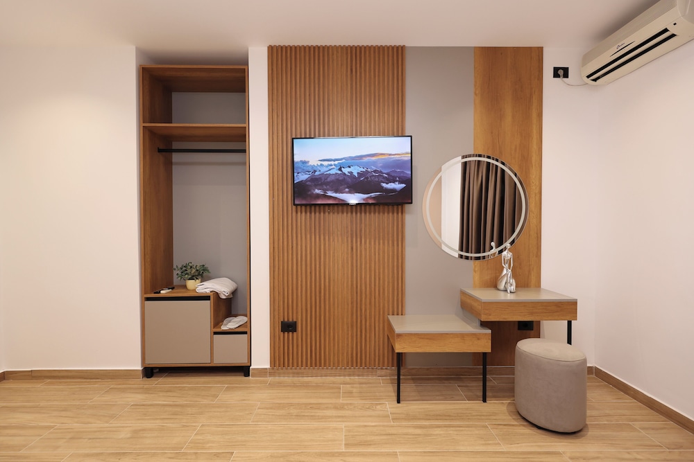 

Brindisi - Tirana - Emar Hotel