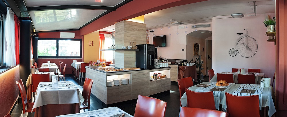

Genova - Riviera Veneta e Lignano Sabbiadoro, Mare Italia - Hotel Savoia