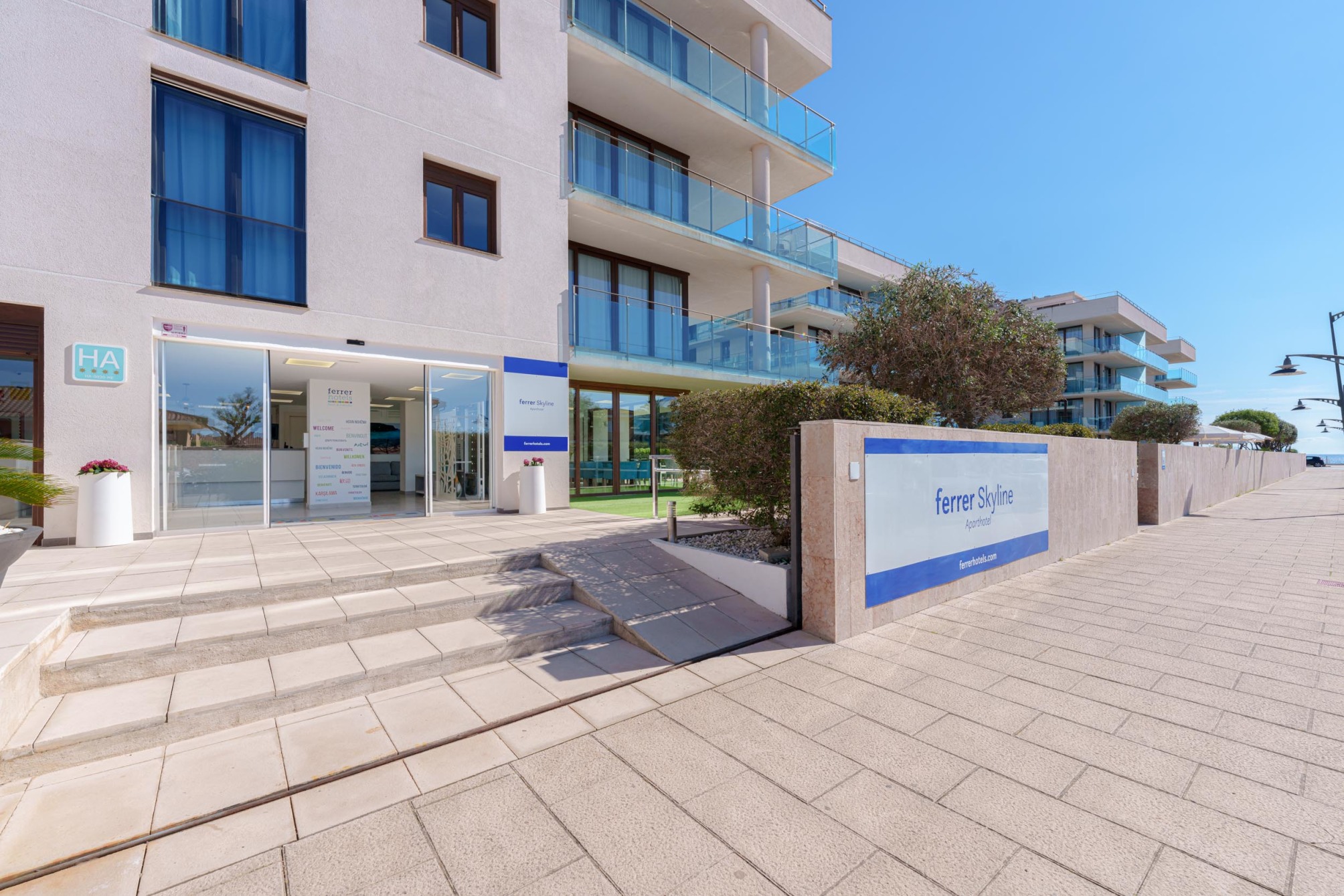 

Milano - Cala Santandria - Ferrer Skyline