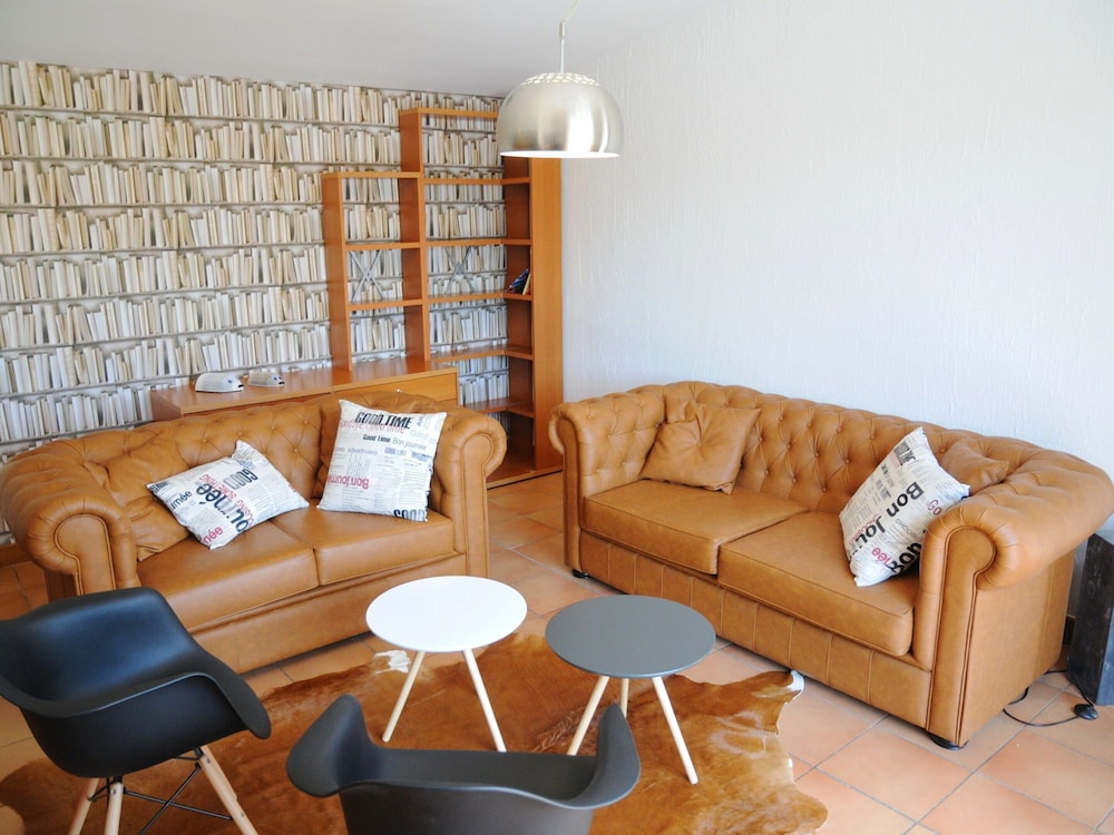 

Milano - Grandhan - Modern Holiday Home in Noiseux With Garden
