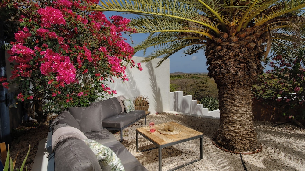 

Milano - Curaçao - Saint Joris Boutique Resort