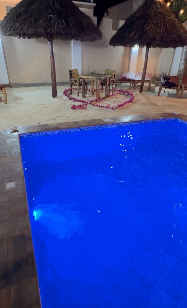 

Roma - Kendwa - Villa Peace And Color