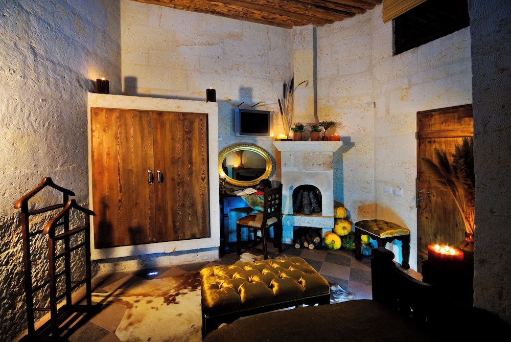 

Napoli - Ayvalı - Cappadocia Perimasali Cave Hotel