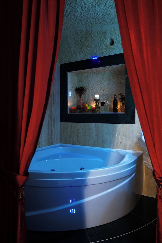

Bologna - Ayvalı - Cappadocia Perimasali Cave Hotel