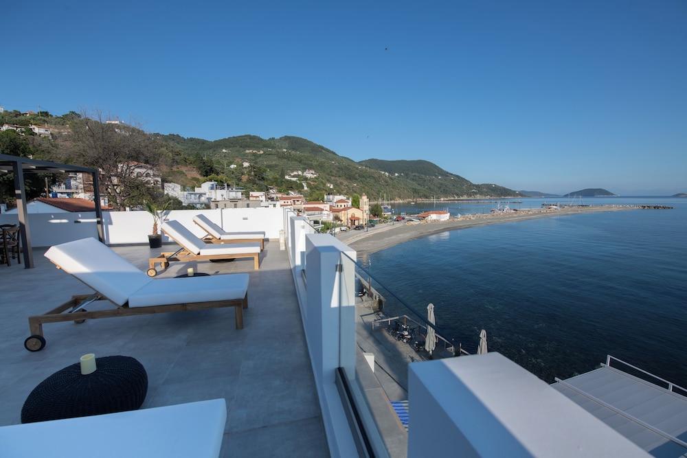 

Roma - Loutraki (Skopelos) - Flisvos Beachfront Apartments