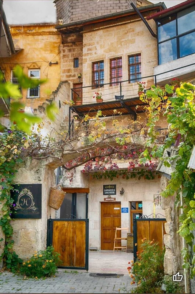 

Milano - Uchisar - Cappadocia Cave House