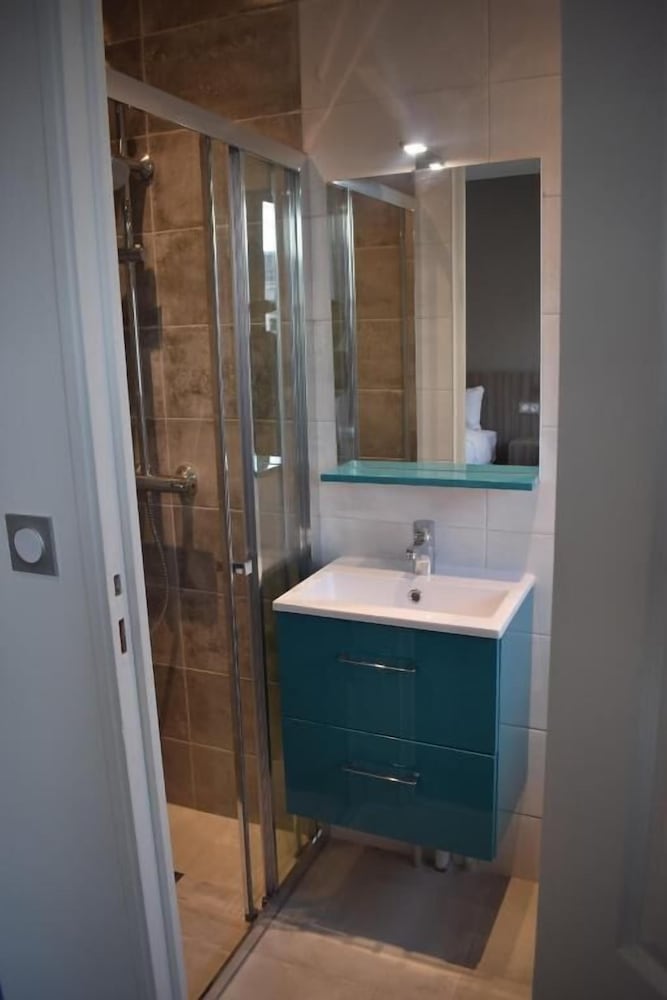 

Bari - Courbevoie - Hotel Puy De Dôme