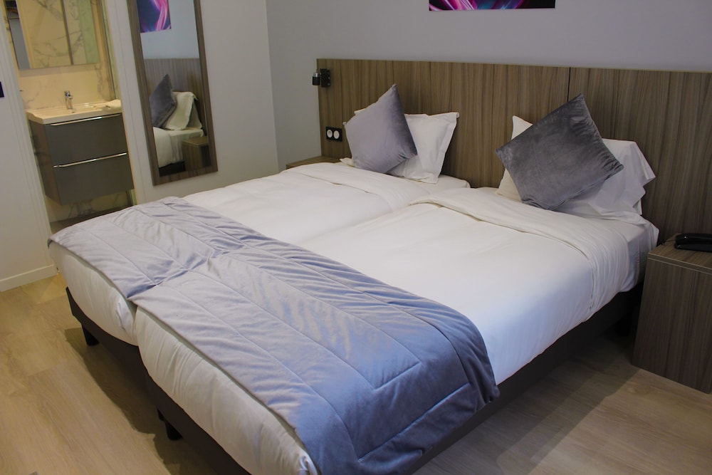 

Brindisi - Parigi - Hotel Puy De Dôme