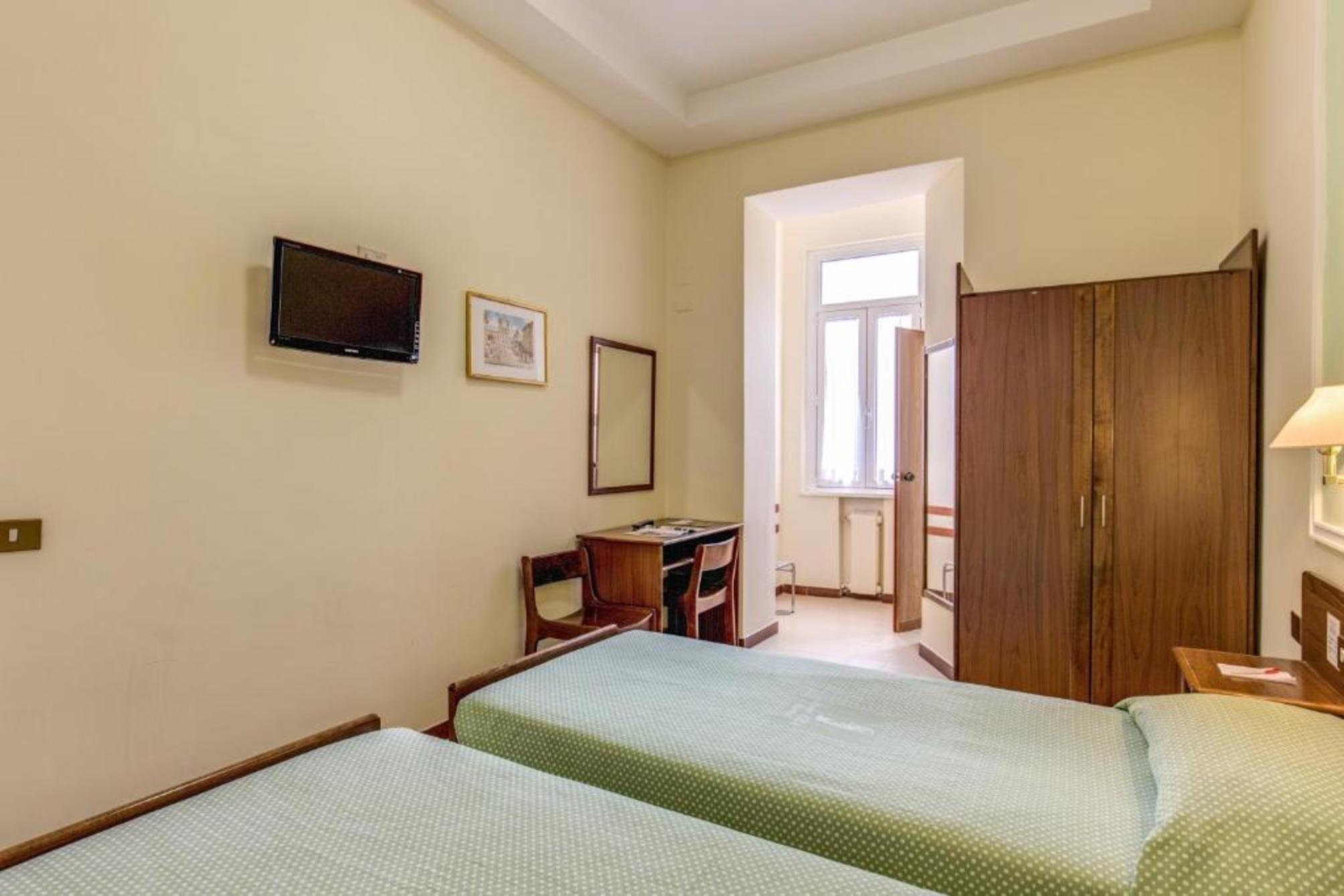 Standard twin room