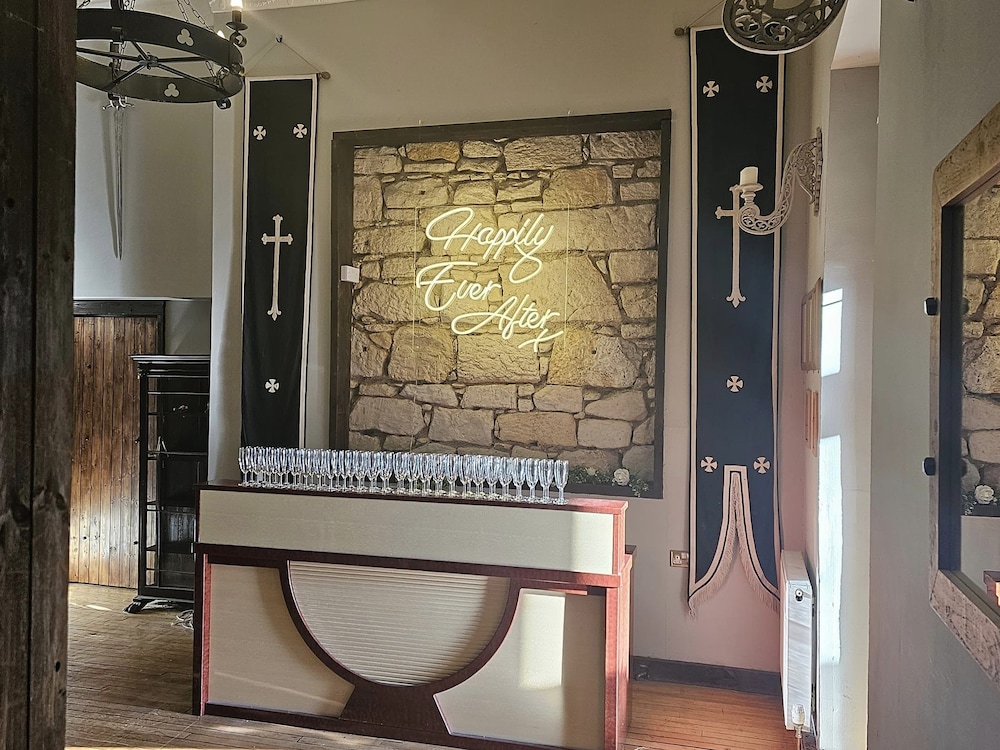 

Bologna - Stirling - Broomhall Castle Hotel