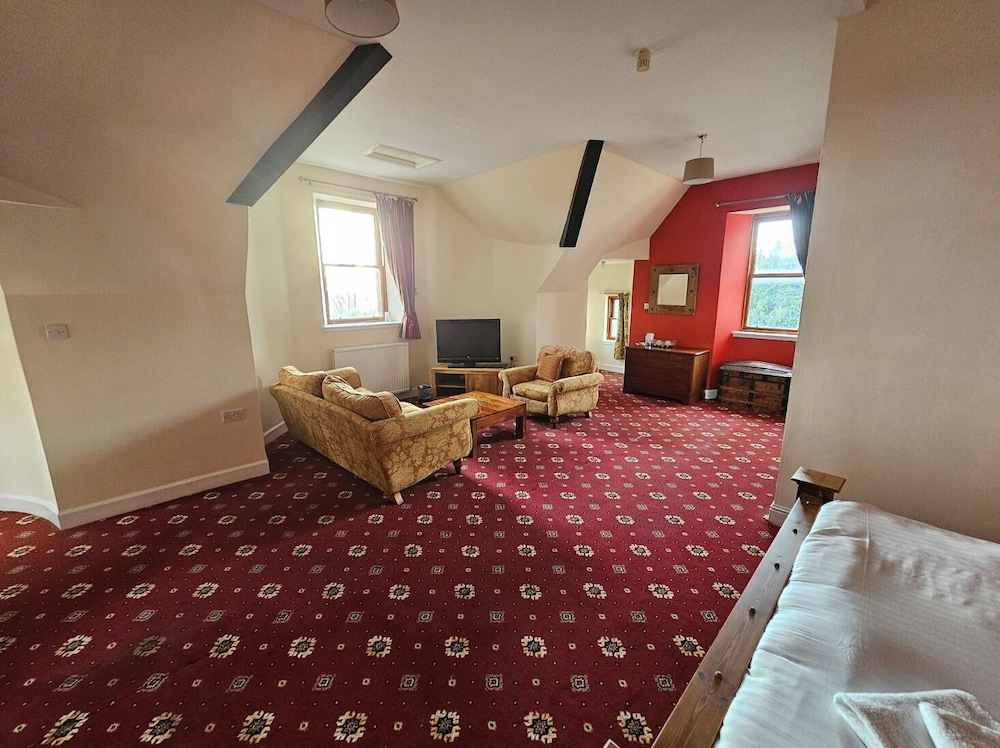 

Bari - Stirling - Broomhall Castle Hotel