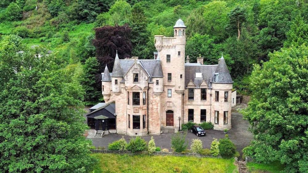 

Bologna - Stirling - Broomhall Castle Hotel