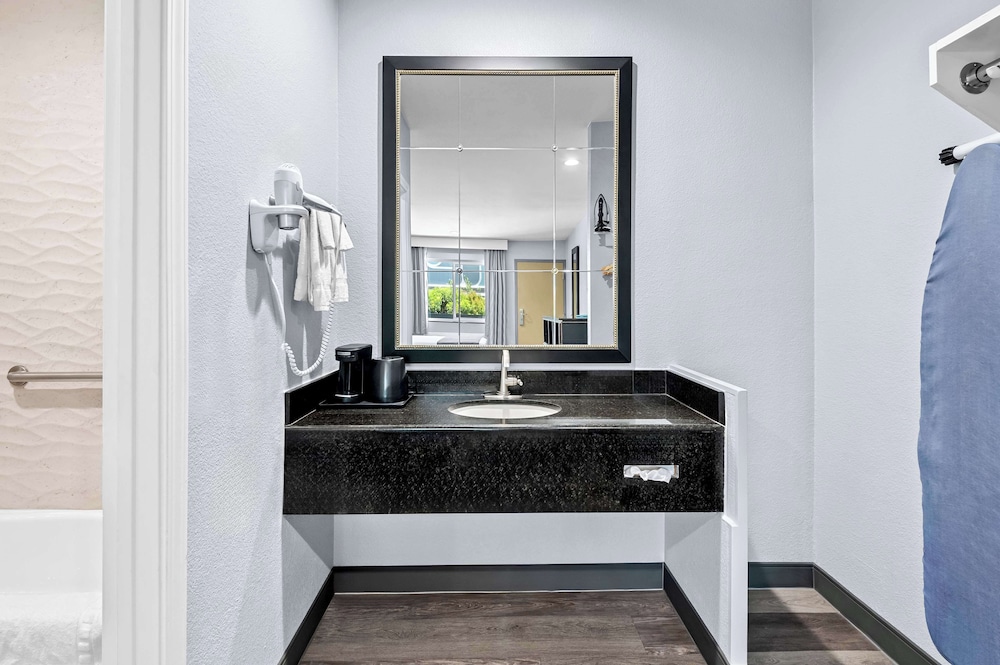

Roma - Buena Park - SureStay Hotel by Best Western Buena Park Anaheim