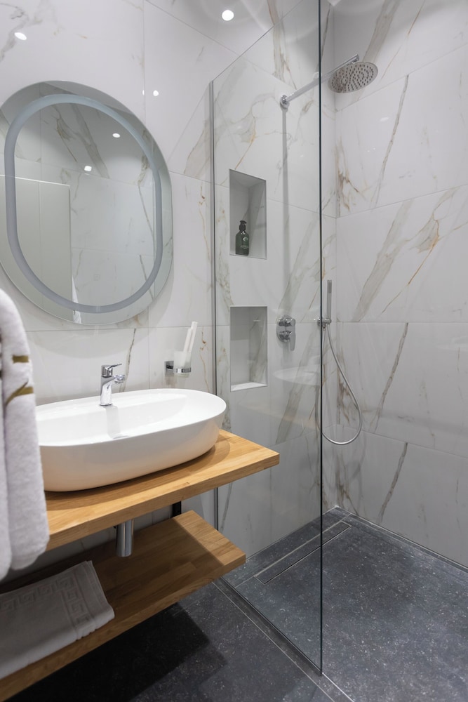 

Genova - Costa albanese - Nayel Hotel