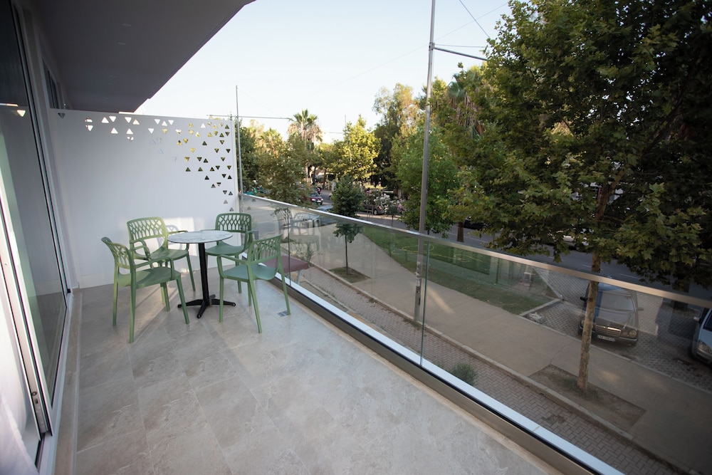 

Bologna - Durrës - Nayel Hotel