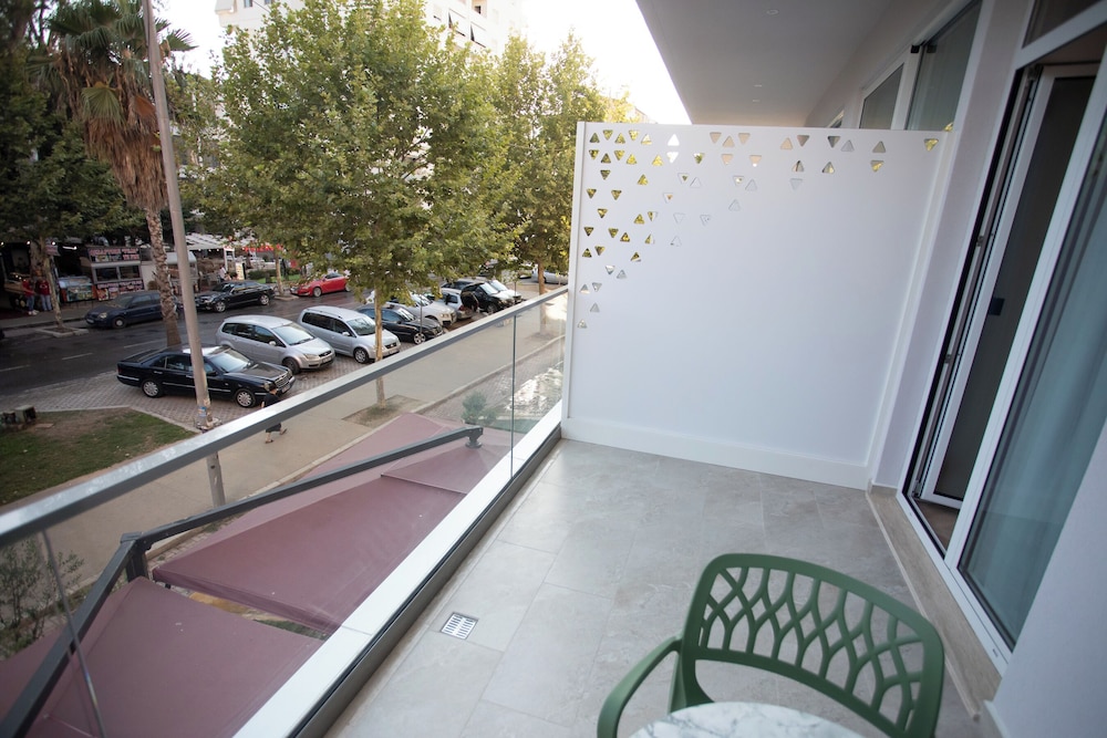 

Catania - Costa albanese - Nayel Hotel