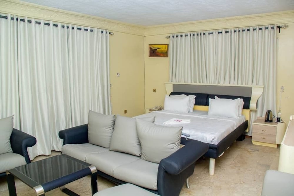 

Roma - Lagos - Flora Suites