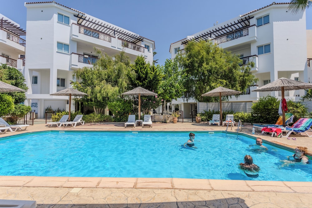 

Bari - Paphos - Artemis Cynthia Complex