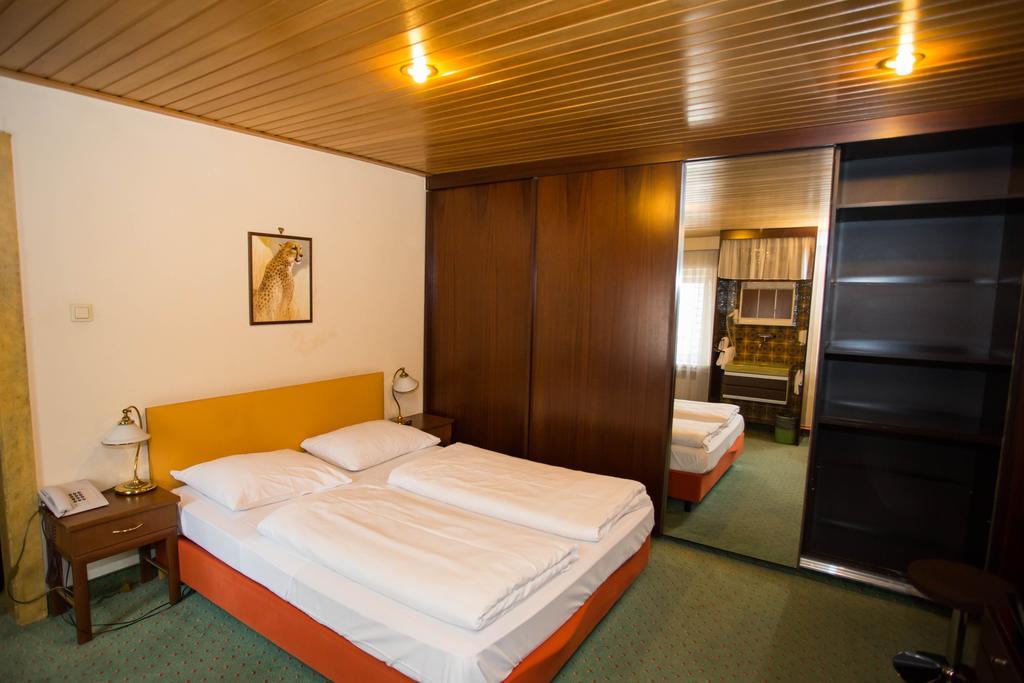 

Palermo - Vienna - Hotel Hadrigan