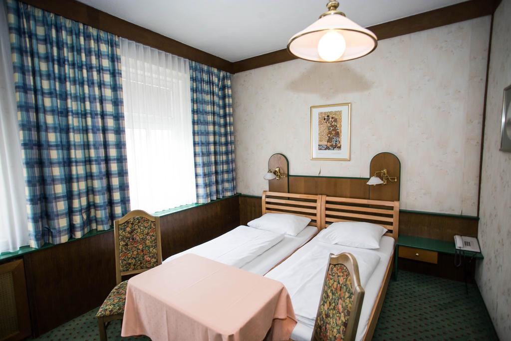 

Olbia - Vienna - Hotel Hadrigan