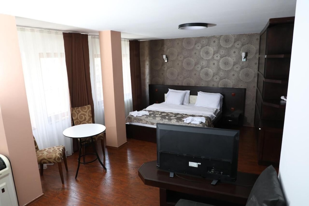 

Milano - Prizren - Bruti Hotel