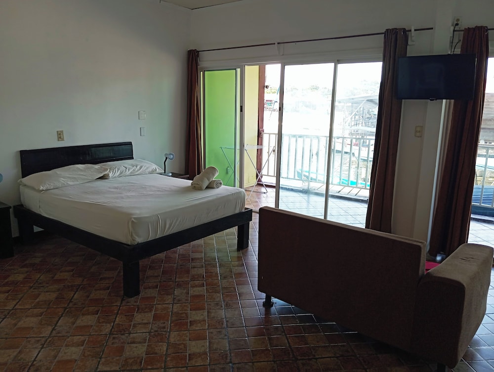 

Roma - Bocas del Toro - Los Balcones over the sea