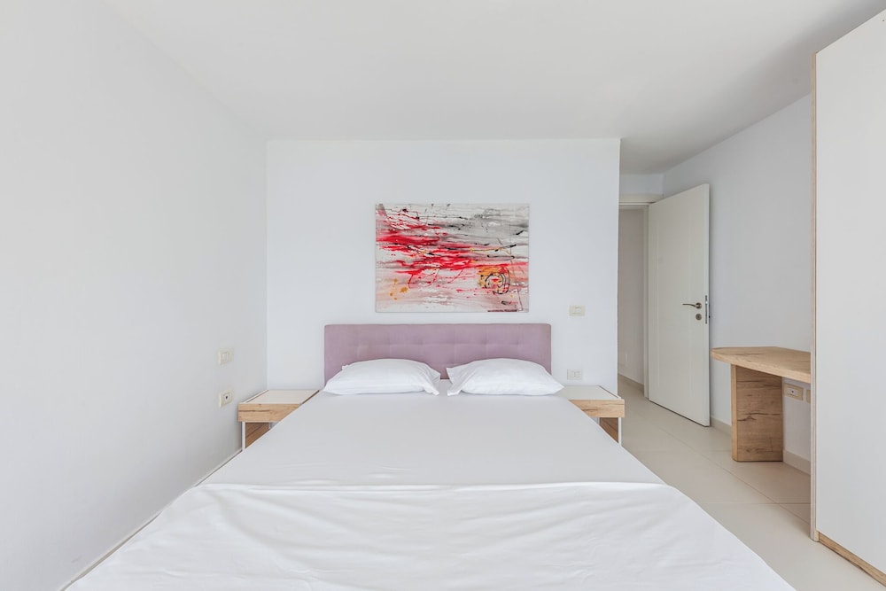 

Bari - Himarë - Stone Beach Residence Adults Only Resort