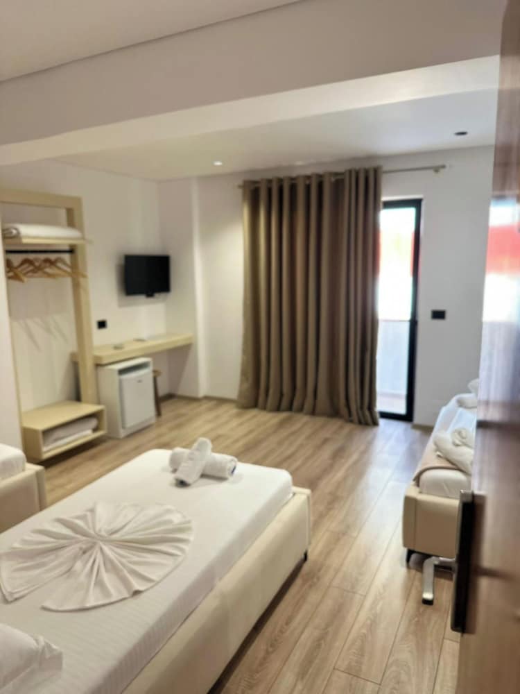 

Napoli - Costa albanese - Hotel Vola