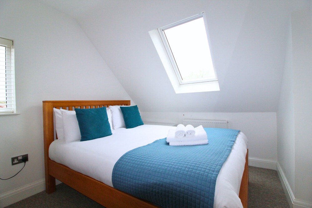 

Napoli - New Barnet - West Finchley by Viridian Apartments