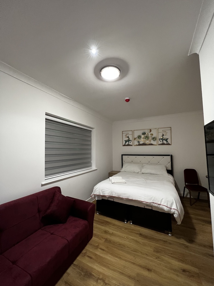 

Venezia - Enfield - The Barrington Hotel