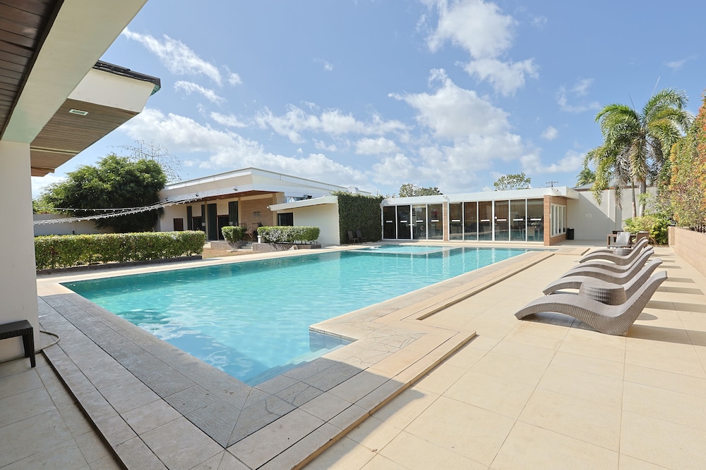 

Bologna - Puerto Princesa - Holiday Suites