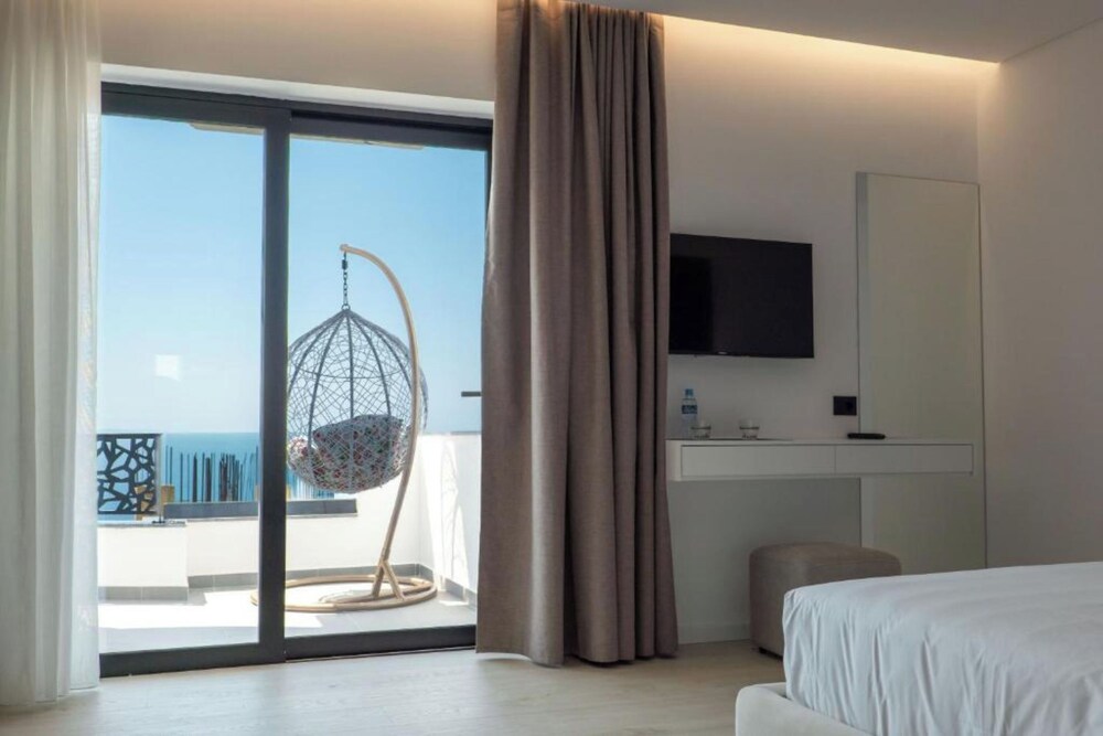 

Bari - Costa albanese - Arrei Hotel