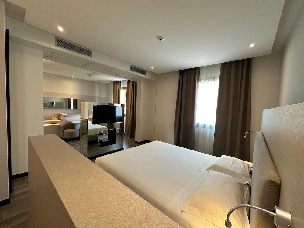 

Roma - Como - Hotel Cruise