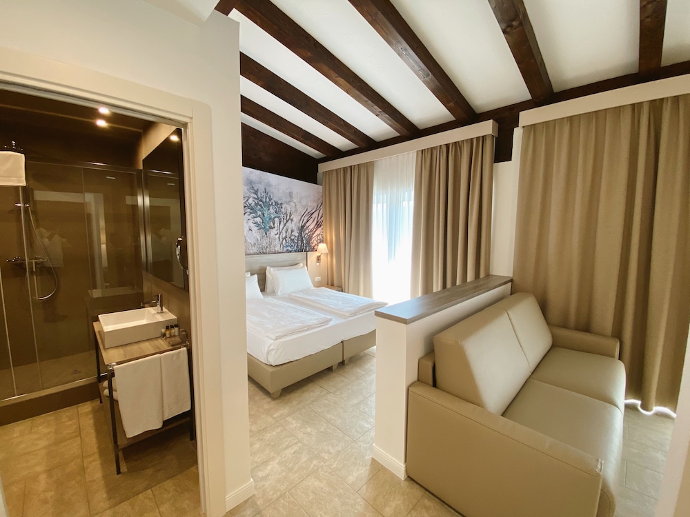 

Bari - Marina di Campo - Tamerici Resort