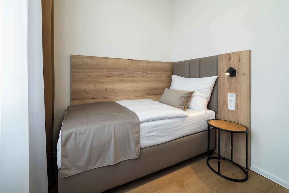 

Bari - Praga - Hotel LEON