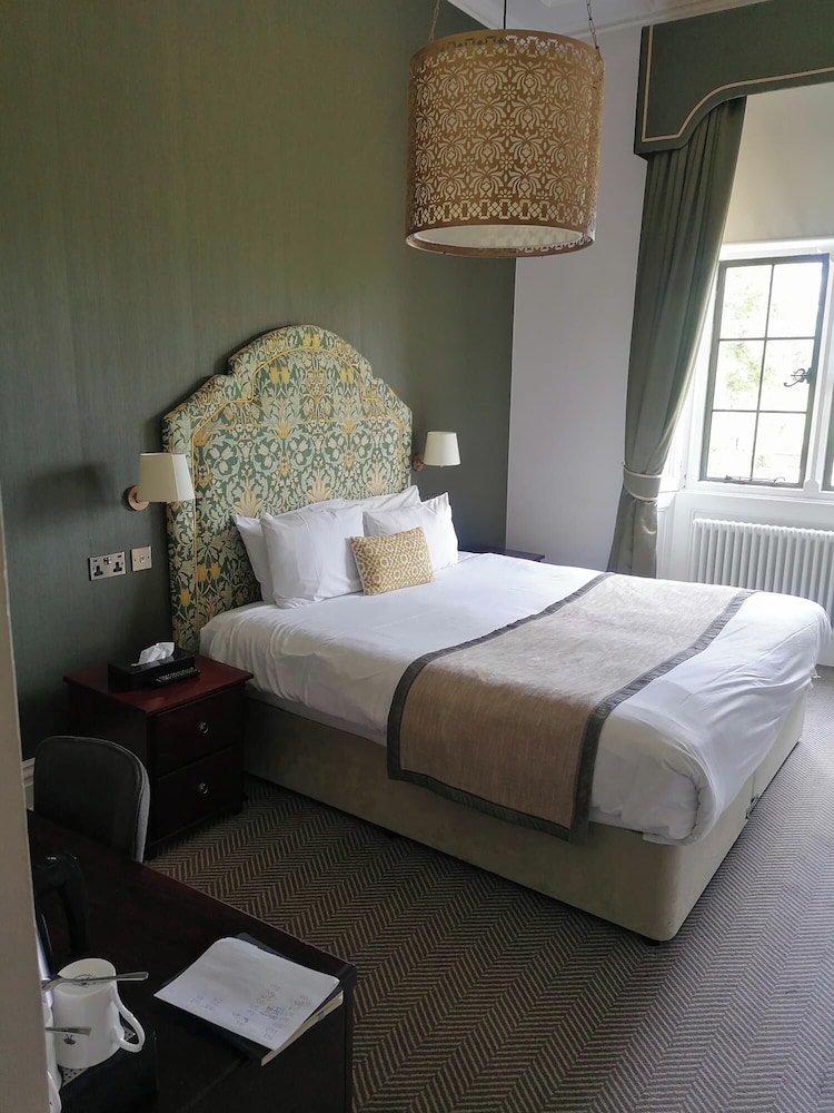 

Venezia - Hook - The Elvetham Hotel
