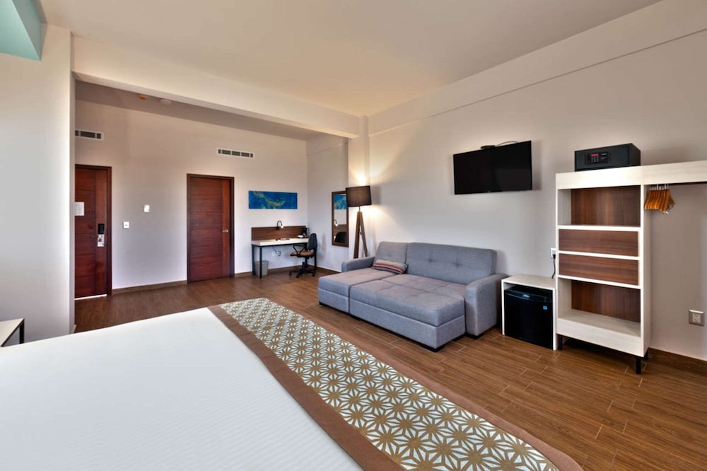 

Roma - Cabo San Lucas - Comfort Inn & Suites Los Cabos