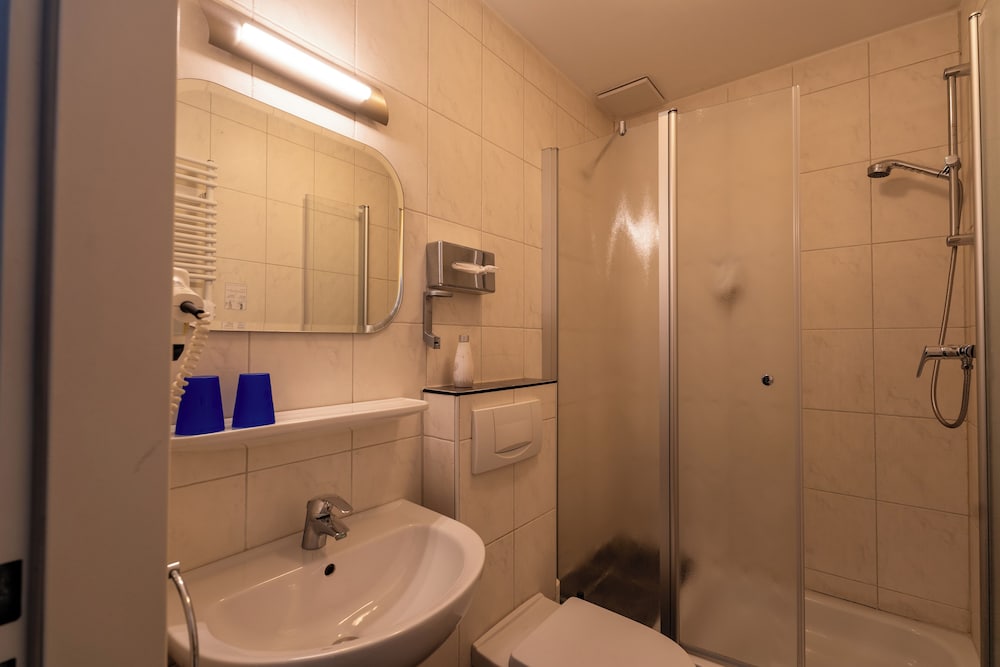 

Bari - Colonia - Airport Business Hotel Köln