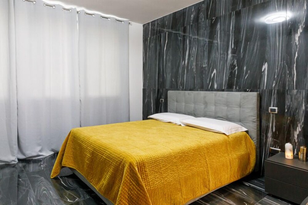 

Napoli - Abruzzo e Marche - RESIDENCE MARCO POLO