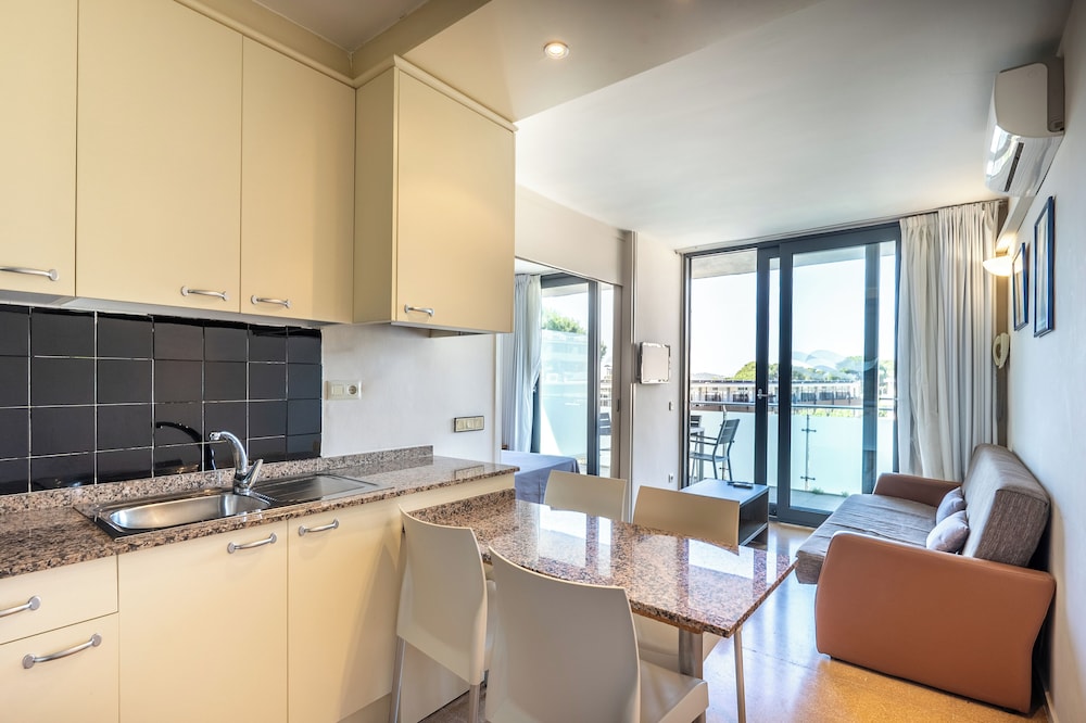 

Roma - Calonge (Girona) - Aparthotel Comtat Sant Jordi