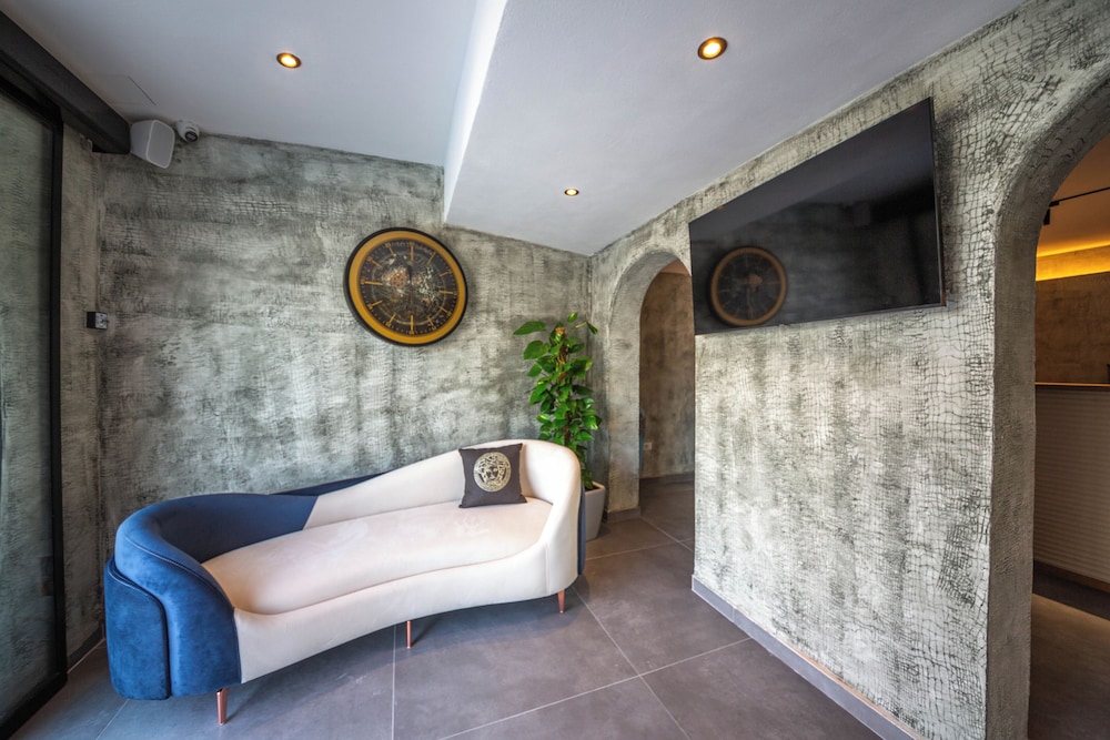 

Torino - Durrës - Emara Boutique Hotel