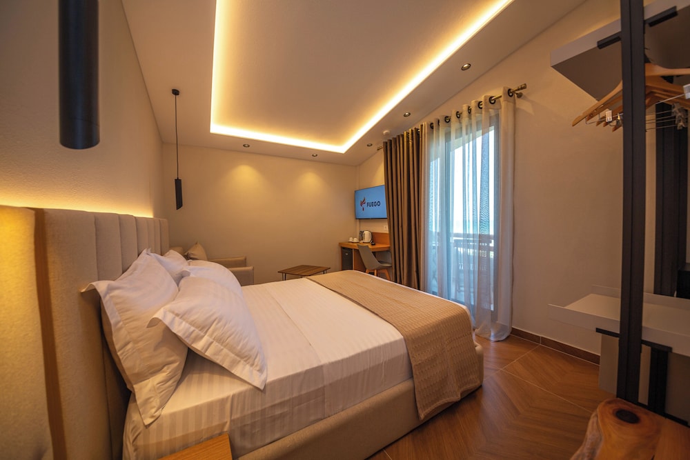 

Milano - Durrës - Emara Boutique Hotel