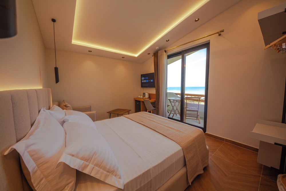 

Milano - Durrës - Emara Boutique Hotel