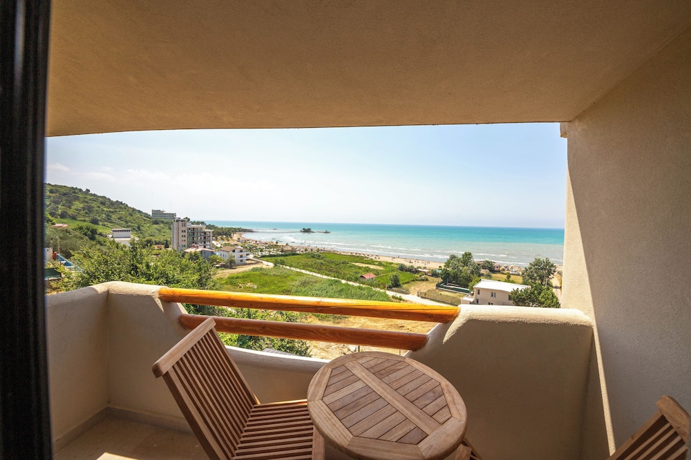 

Verona - Qerret - Emara Boutique Hotel