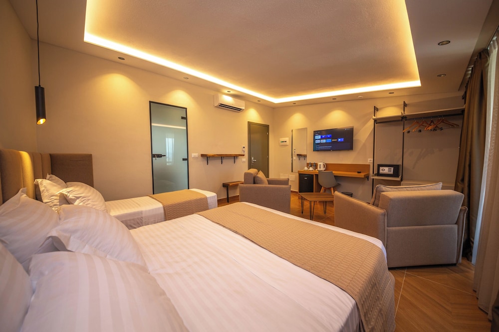 

Roma - Qerret - Emara Boutique Hotel