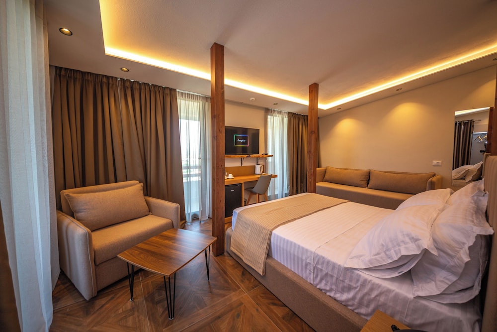 

Roma - Durrës - Emara Boutique Hotel